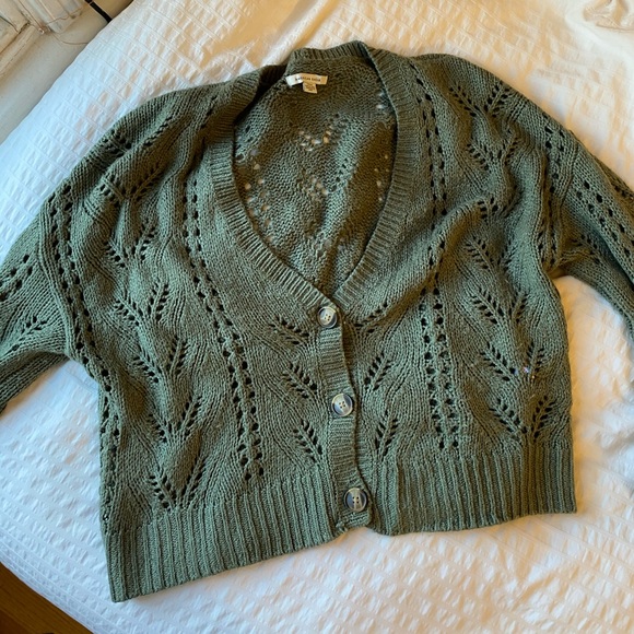 ‼️SOLD‼️ Green American Eagle Knit Cardigan - Picture 2 of 3